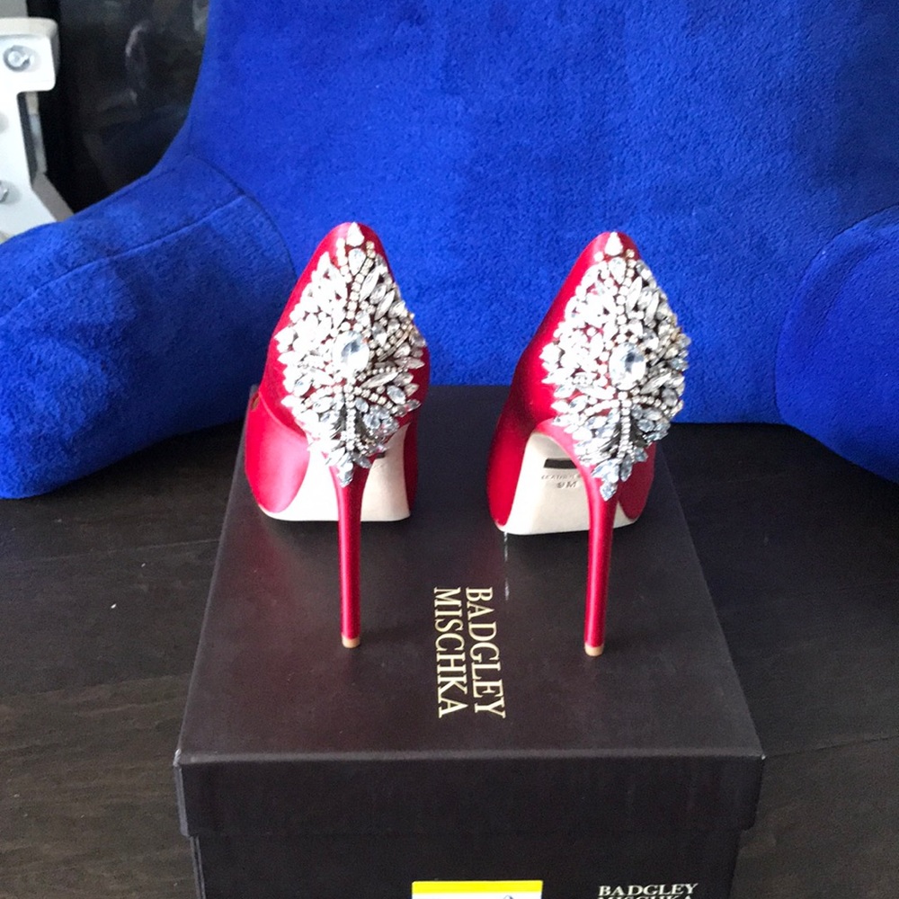 Badgely mischka kiara pump red 9.0